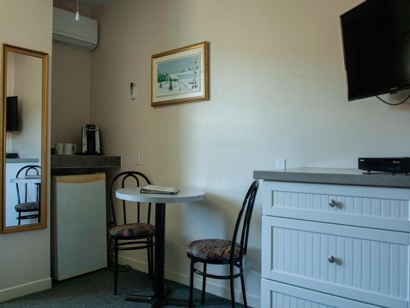 Motel De L'anse A L'eau image