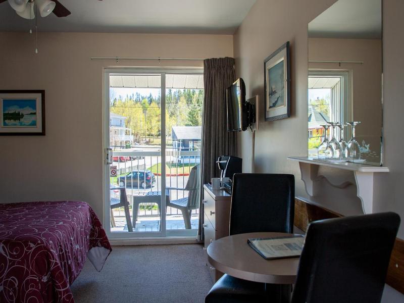 Motel De L'anse A L'eau image