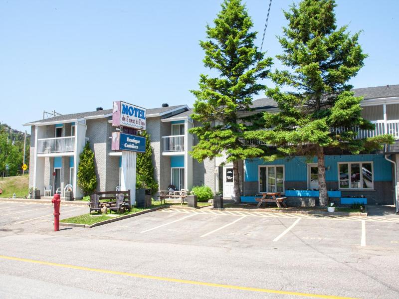 Motel De L'anse A L'eau image