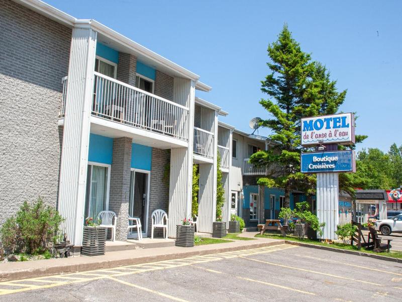 Motel De L'anse A L'eau image