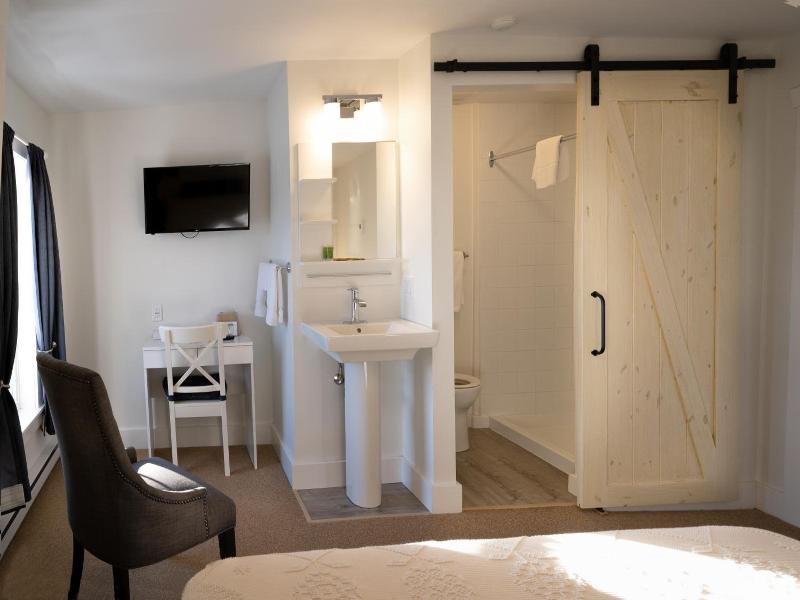 Telegraph House Motel image