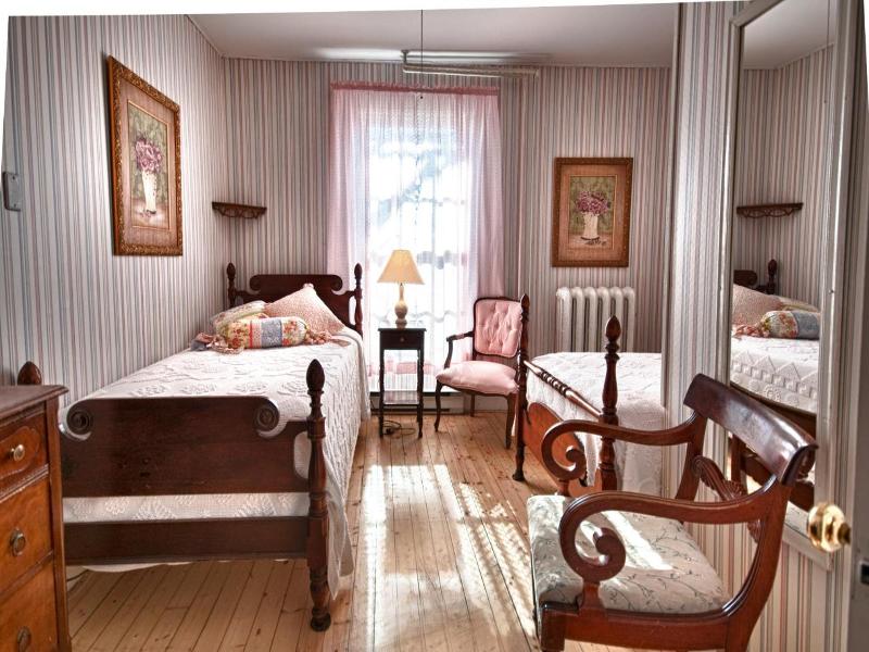 Telegraph House Motel image