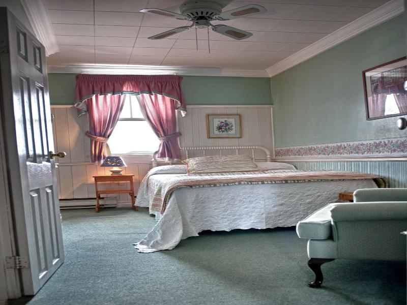 Telegraph House Motel image