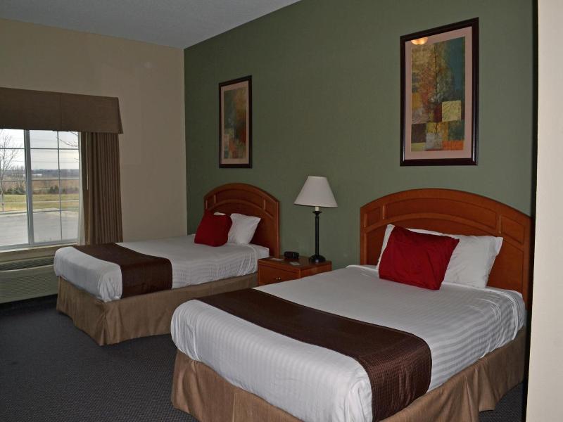 Paola Inn And Suites