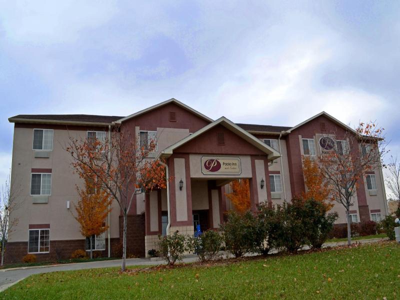 Paola Inn And Suites