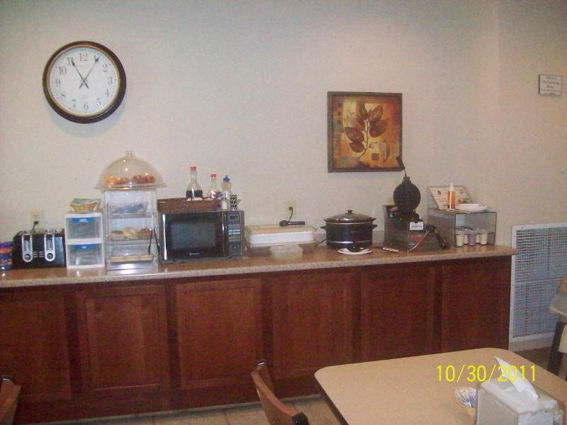 Paola Inn And Suites