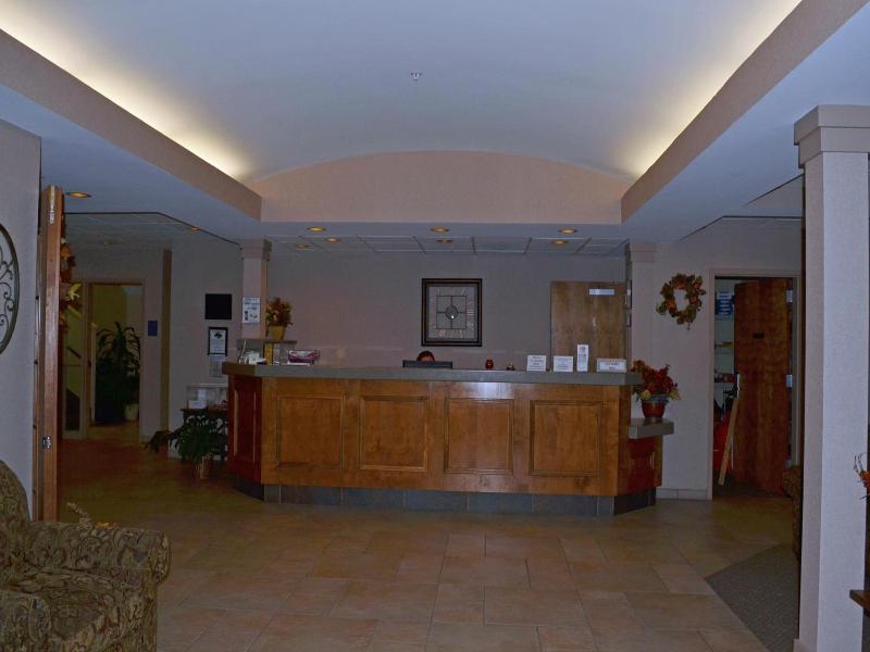 Paola Inn And Suites