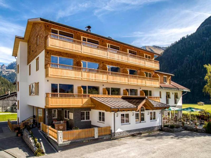 Wohlfühlhotel Berg Heil image