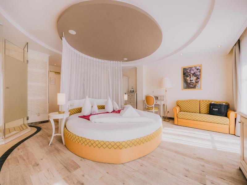 ... Mein Romantisches Hotel Toalstock image