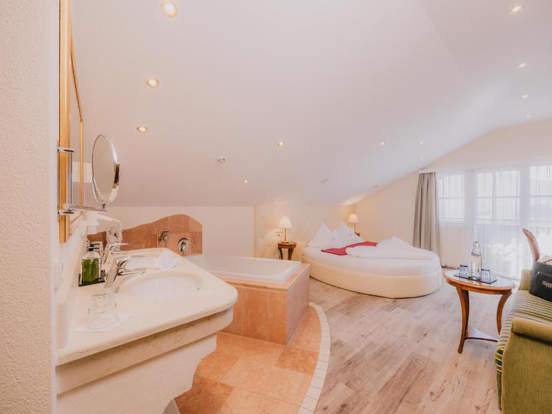 ... Mein Romantisches Hotel Toalstock image