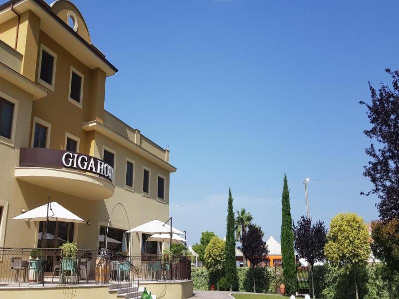 Giga Hotel image
