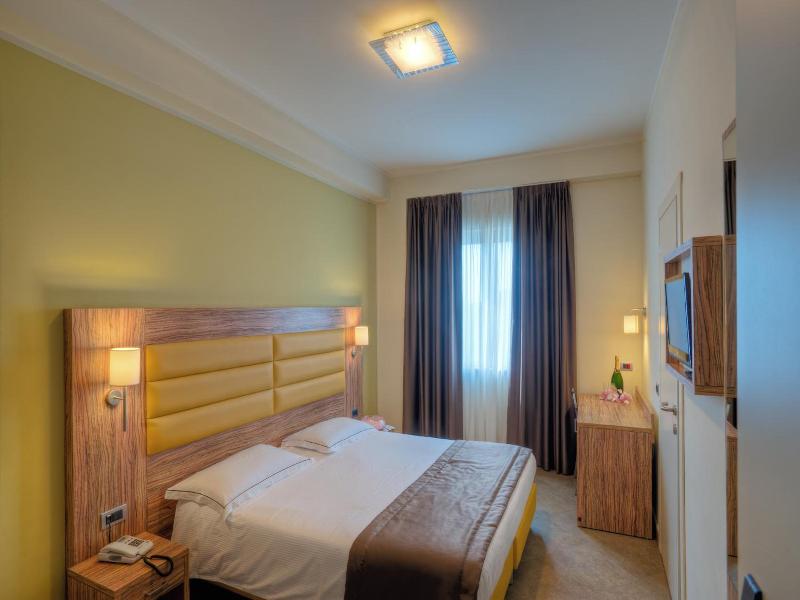 Giga Hotel image