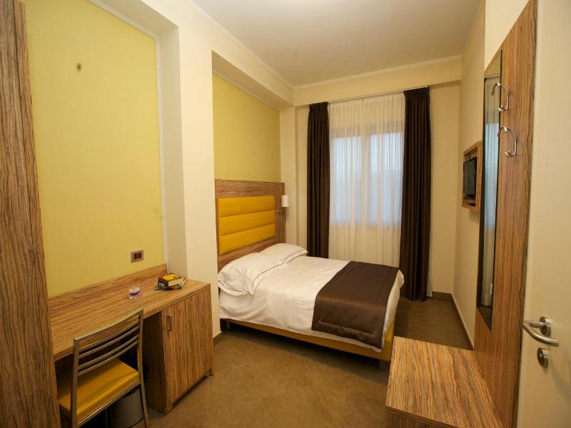 Giga Hotel image
