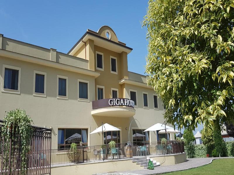 Giga Hotel image