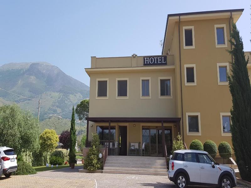 Giga Hotel image