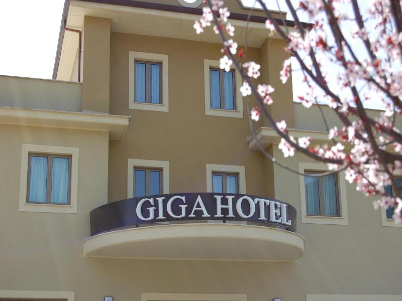 Giga Hotel image