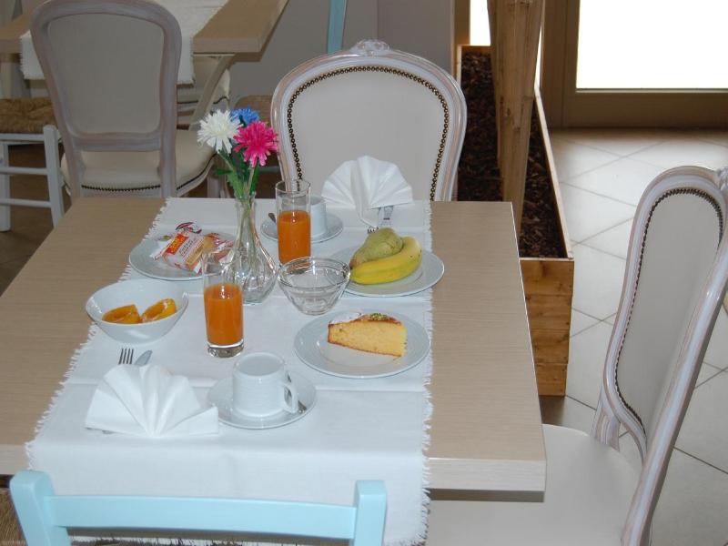 Giga Hotel image