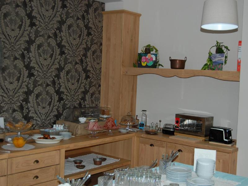 Giga Hotel image