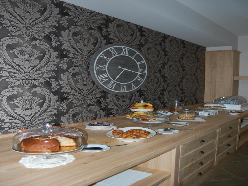 Giga Hotel image