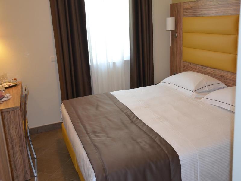 Giga Hotel image