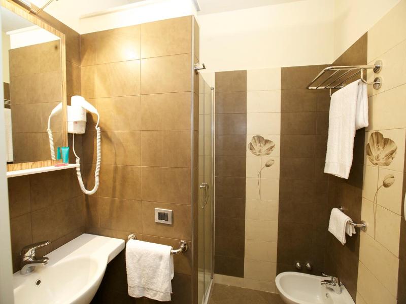Giga Hotel image