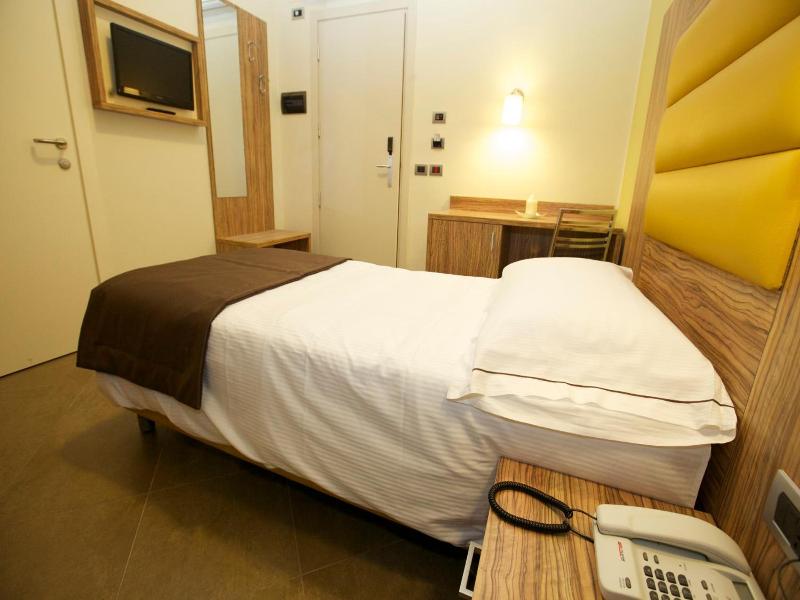 Giga Hotel image