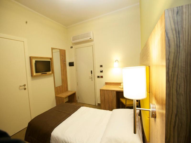 Giga Hotel image