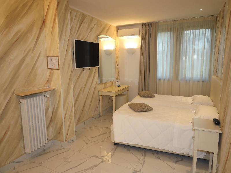 Hotel Ristorante Continental image