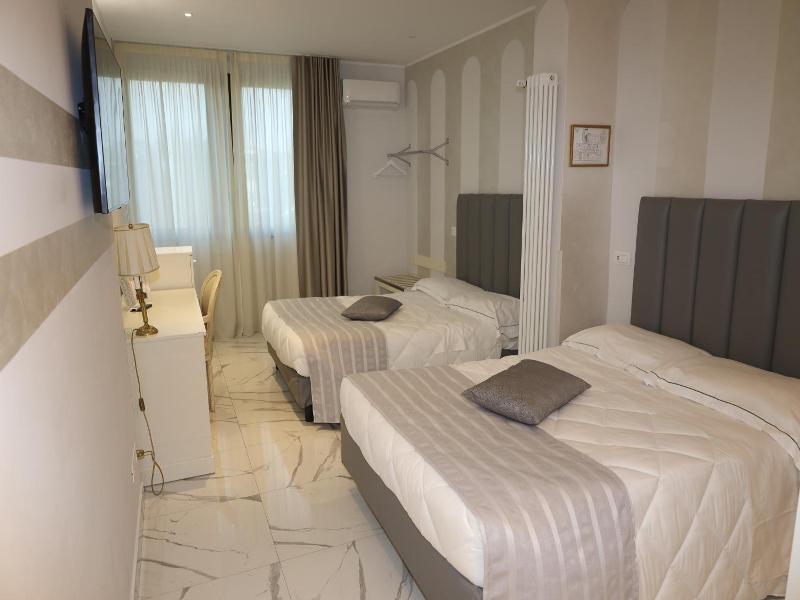 Hotel Ristorante Continental image