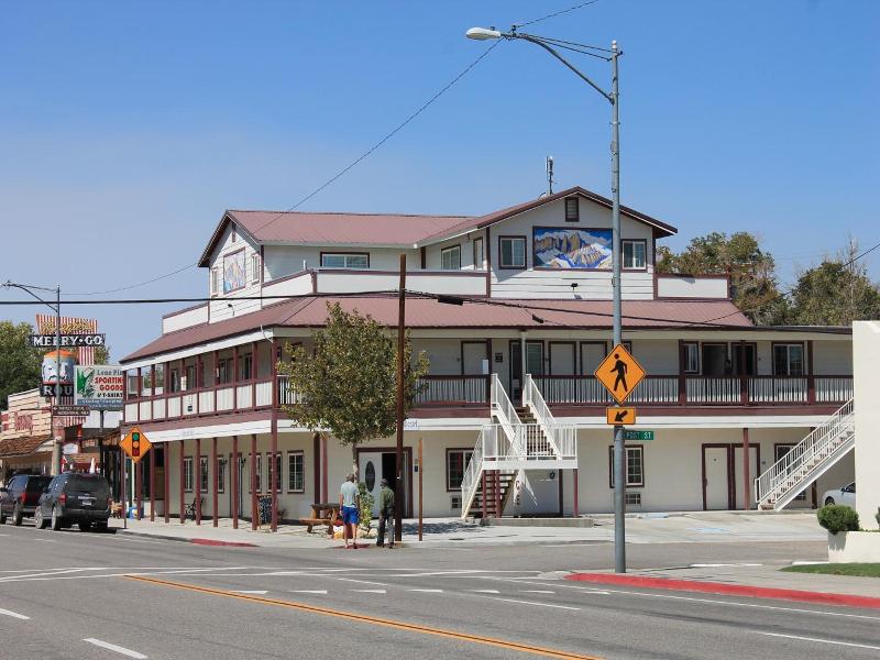 Whitney Portal Hotel And Hostel