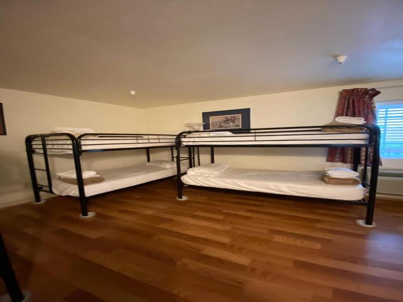 Whitney Portal Hotel And Hostel