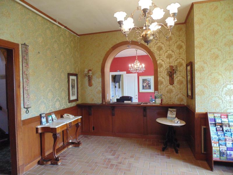 Manresa Castle image