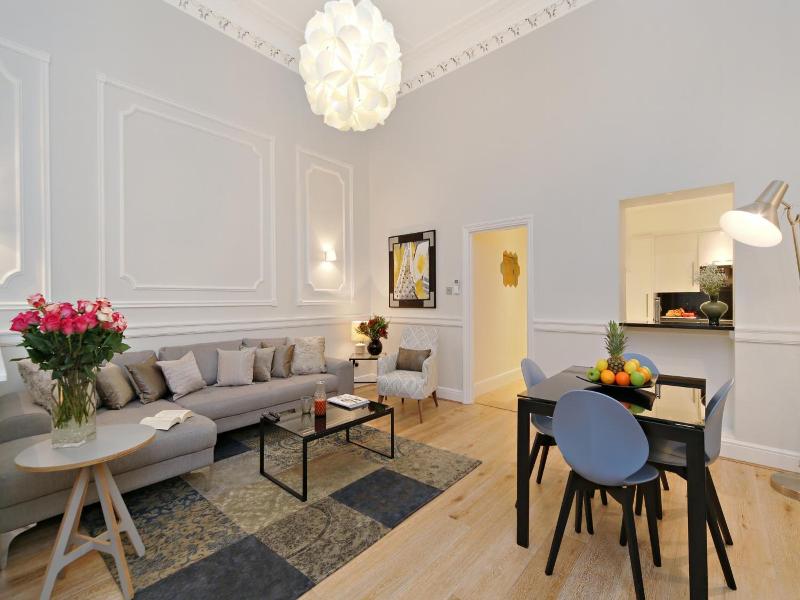 Queensgate Court Apartments image