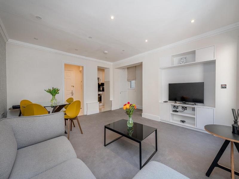 Queensgate Court Apartments image
