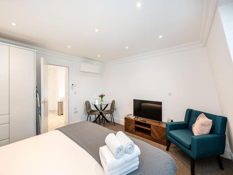 Queensgate Court Apartments image