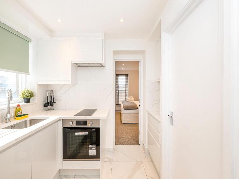 Queensgate Court Apartments image