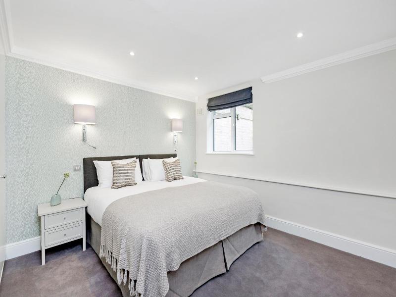 Queensgate Court Apartments image
