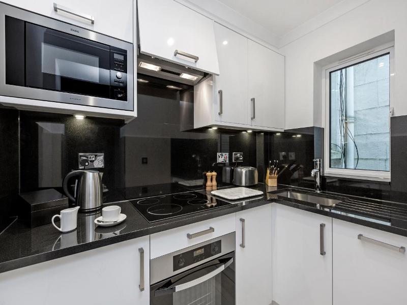 Queensgate Court Apartments image