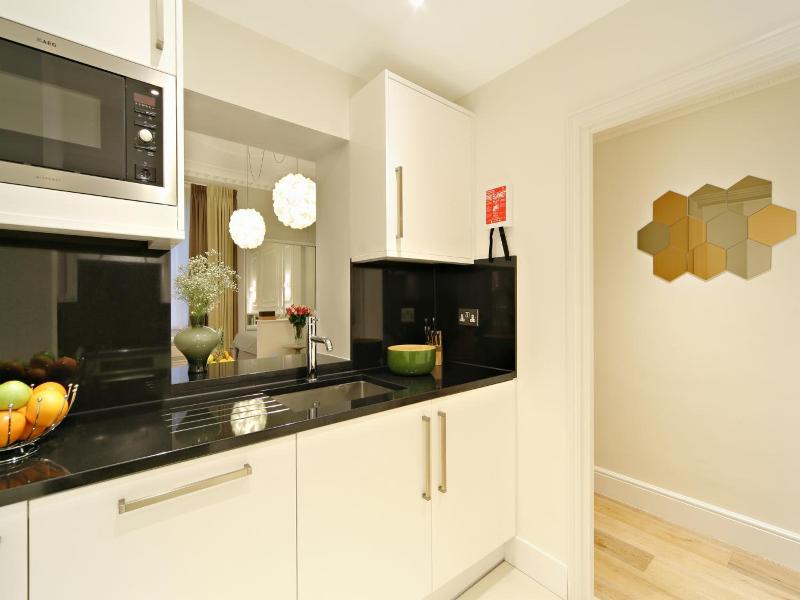Queensgate Court Apartments image