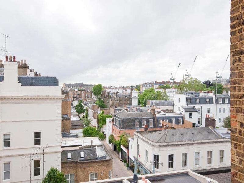 Queensgate Court Apartments image