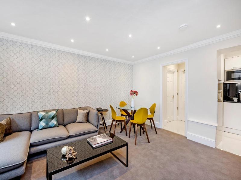 Queensgate Court Apartments image