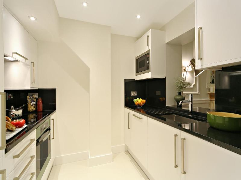 Queensgate Court Apartments image