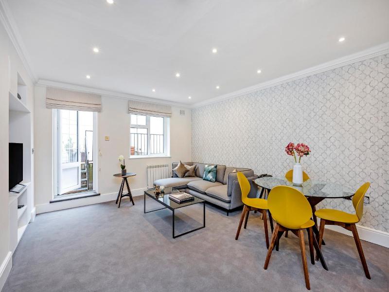 Queensgate Court Apartments image
