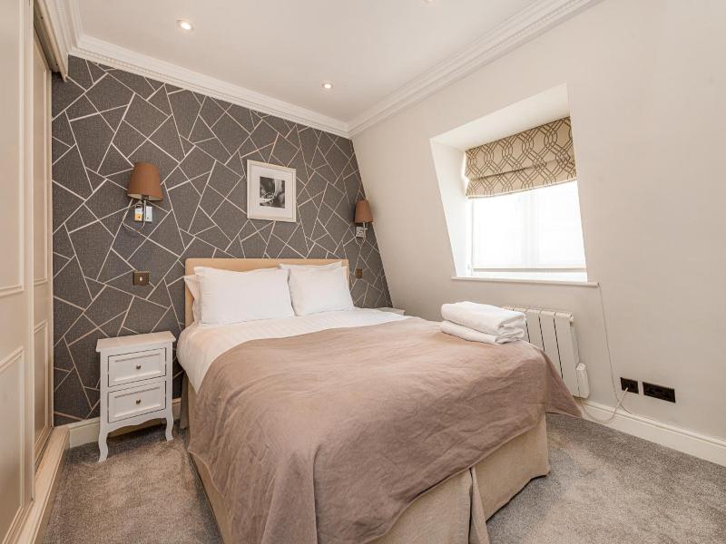 Queensgate Court Apartments image