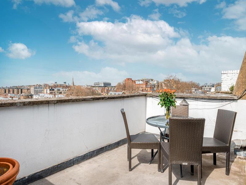 Queensgate Court Apartments image
