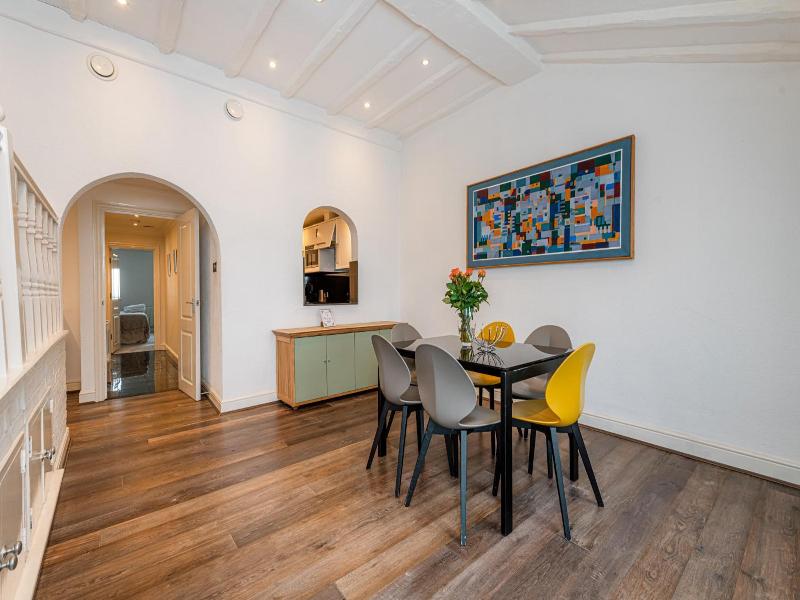 Queensgate Court Apartments image
