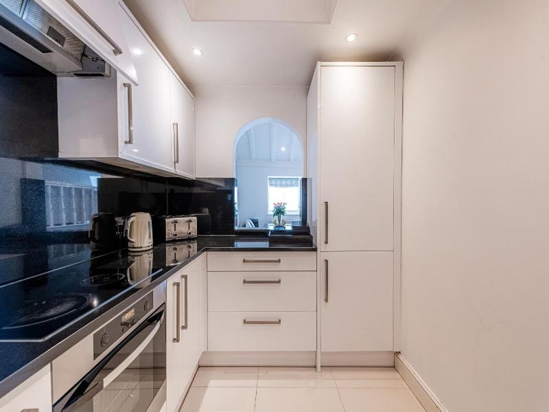 Queensgate Court Apartments image