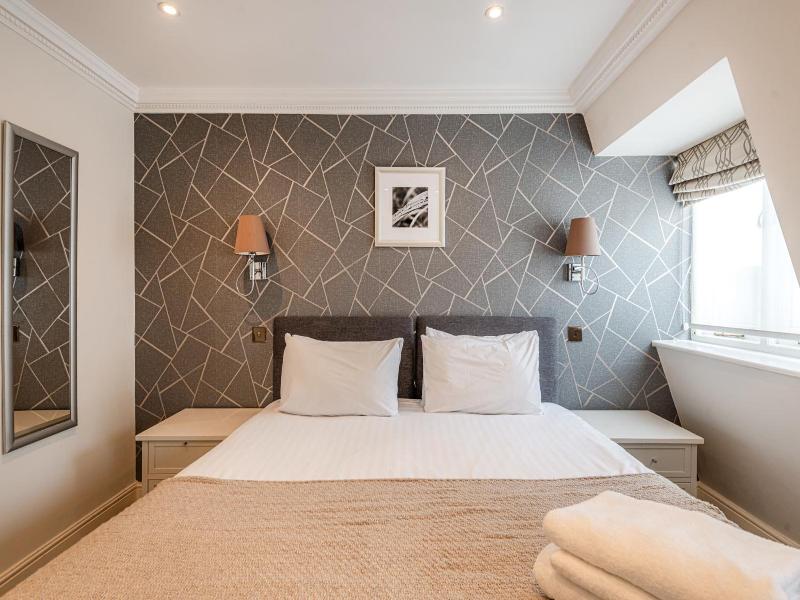 Queensgate Court Apartments image