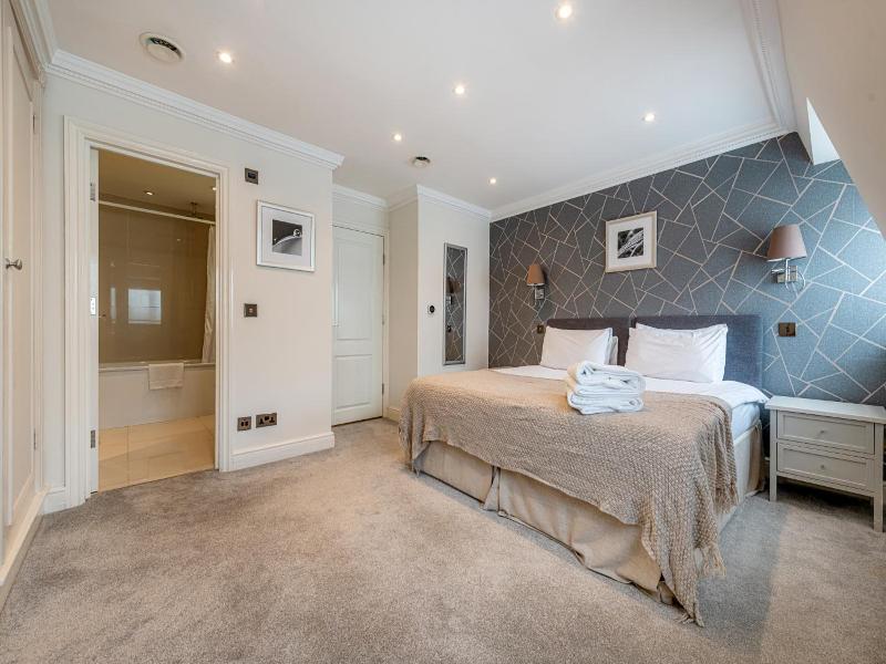 Queensgate Court Apartments image