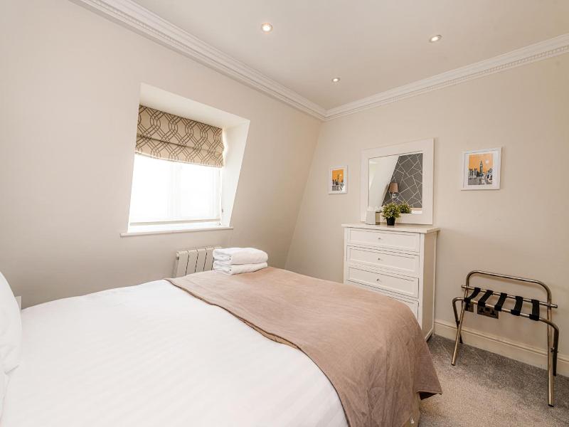 Queensgate Court Apartments image
